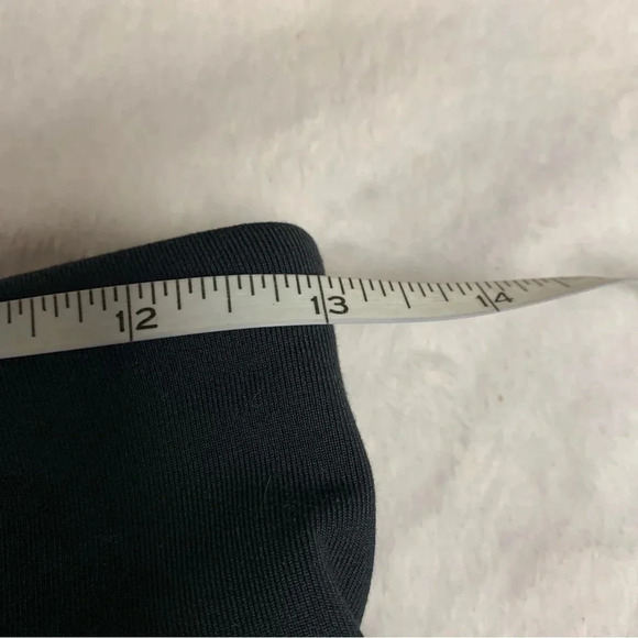 Athleta black Capri leggings size XS zippered pocket in the back waistband - Picture 6 of 10